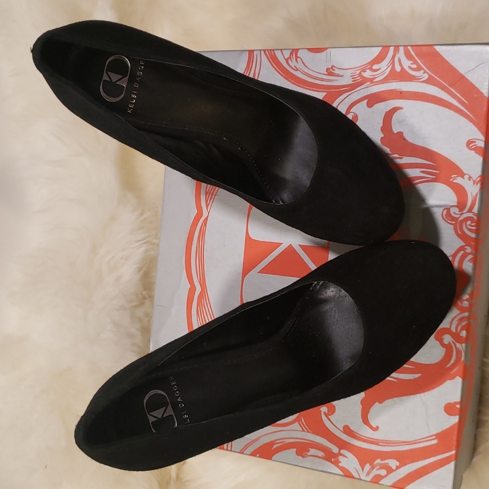 Kelsi Dagger Abrielle Size 8 Black Suede Platform Pumps